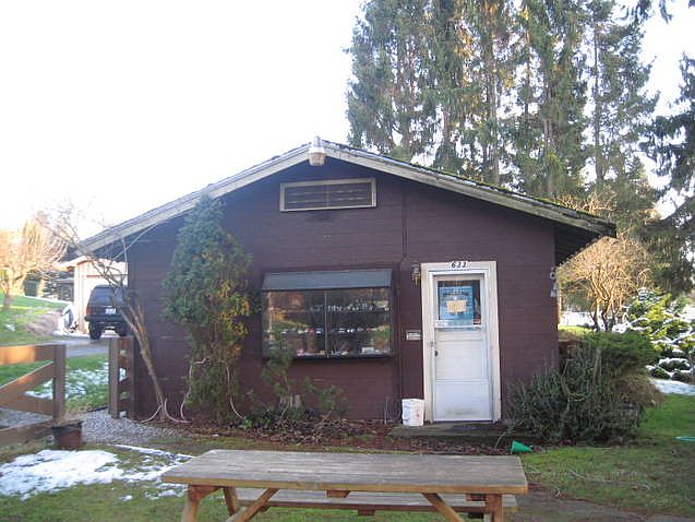 2nd image of 635 Beaumont Dr