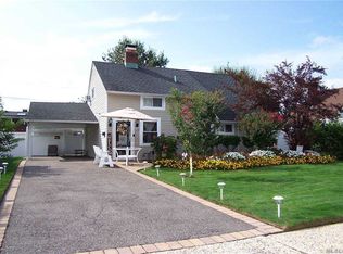 148 Blacksmith Rd, Levittown, NY 11756