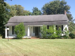 124 Old Rd, Lyon, MS 38645