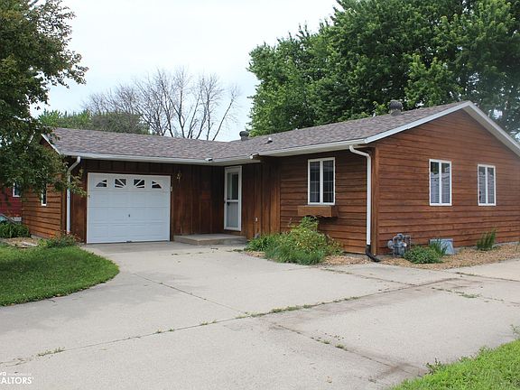 2nd image of 109 Oakridge Dr