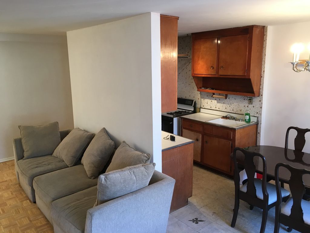 2 Bed 1 Bath Property, New York • 900 Sq Ft