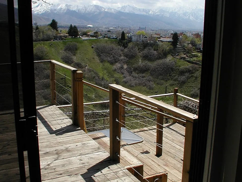 windows/mountains