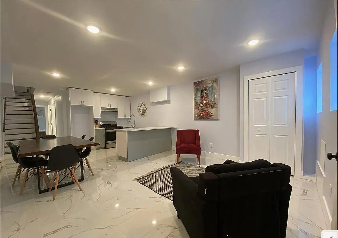 3 bed, 1000 sqft, $2,500 — Photo 2