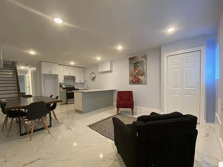 397 Woodlawn Ave #B — Photo 2