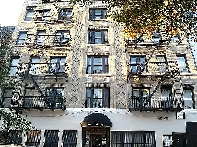 202 S 2nd St #21 — Photo 7