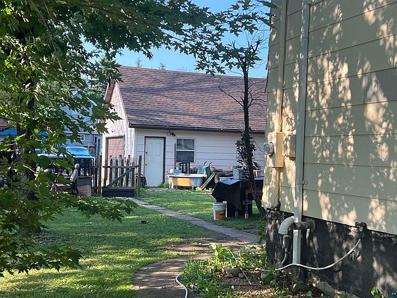 4th image of 107 6th St S