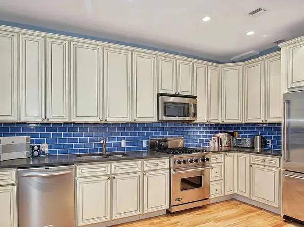 310 East 15th Street image 4 of 17