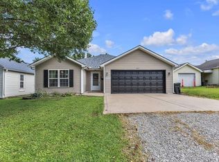 411 E 6th St, Cameron, MO 64429