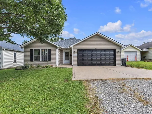 411 E 6th St, Cameron, MO 64429