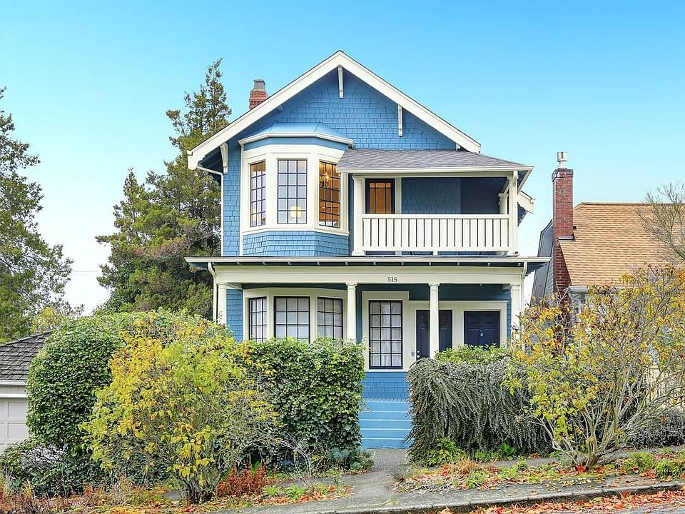 1900 Victorian House with three apartments, one on each floor