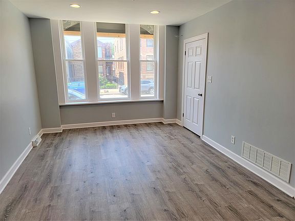 3rd image of 2625 S Princeton Ave Floor 1