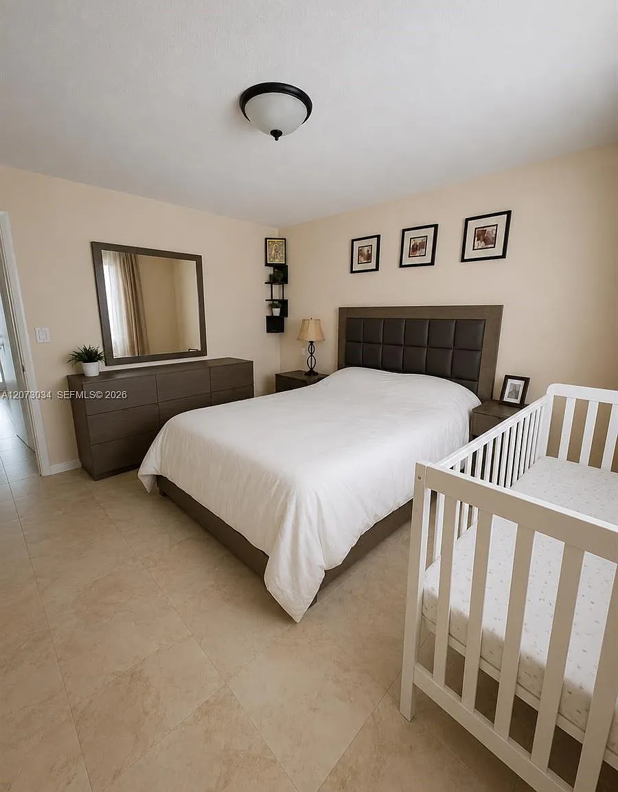 Strand Plaza Condo — Photo 2