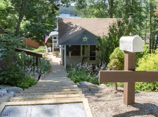 31 Beach Haven Rd, Hewitt, NJ 07421