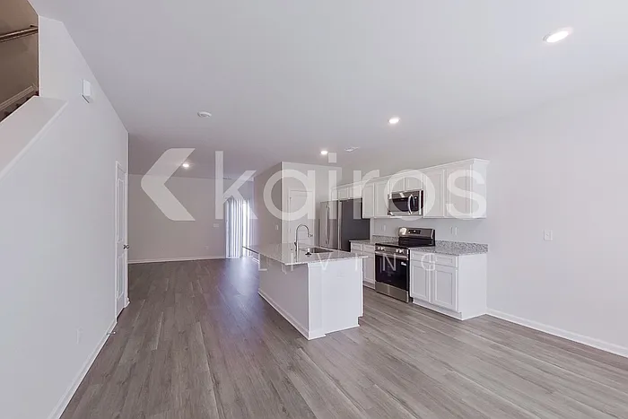 3 bed, 2.5 bath, 1300 sqft, $1,549 — Photo 3