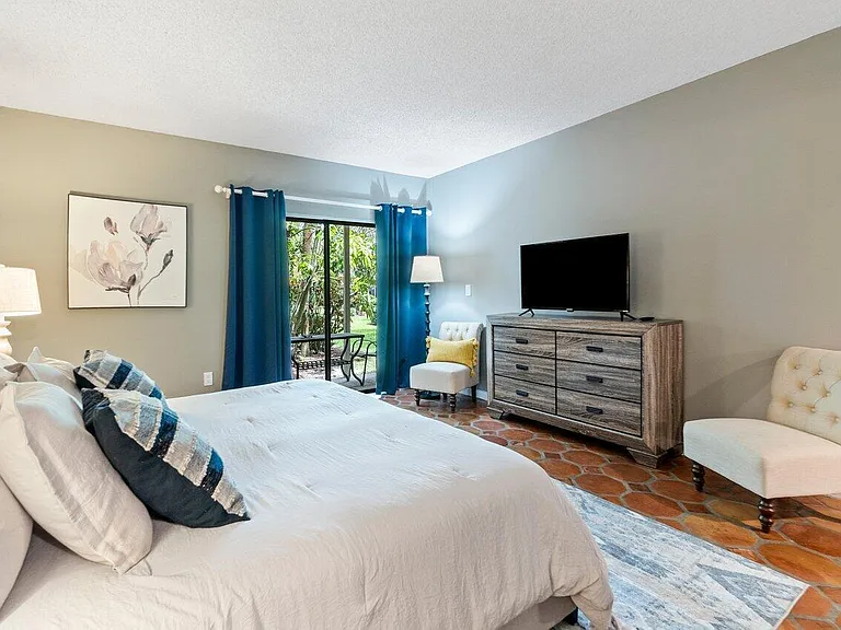 11863 Wimbledon Cir #406 — Photo 20