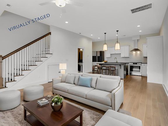 5th image of 829 S Greenwood Ave #121