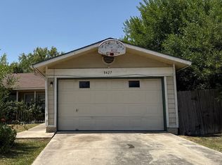8427 Dixon Ridge Dr, San Antonio, TX 78239