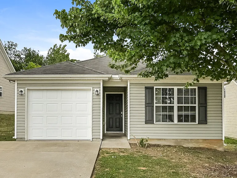 925 Birchmill Point S — Photo 1