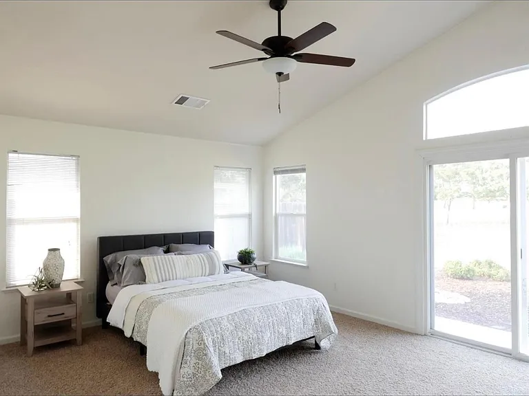 160 Lake Dr — Photo 18