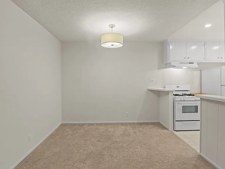 1226 McClellan Dr — Photo 8