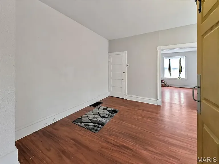5913 S Broadway — Photo 14