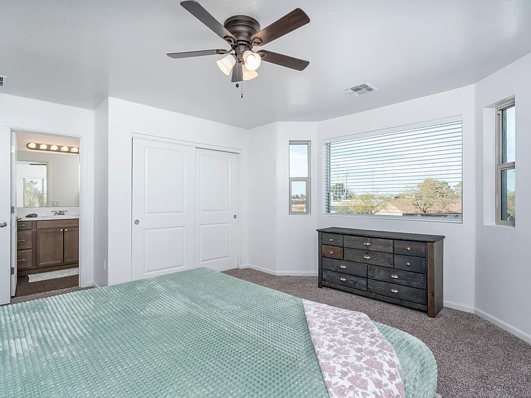 1640 N Cameron St — Photo 33