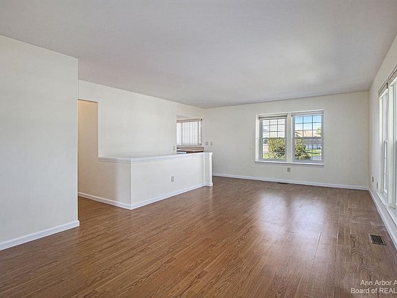 3rd image of 23503 N Rockledge #1