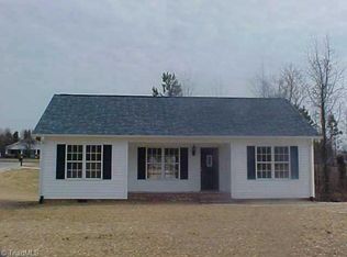1 Horizon Cir, Thomasville, NC 27360