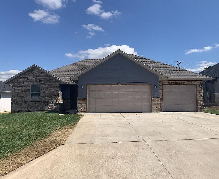 1st image of 934 S Pindall Lane