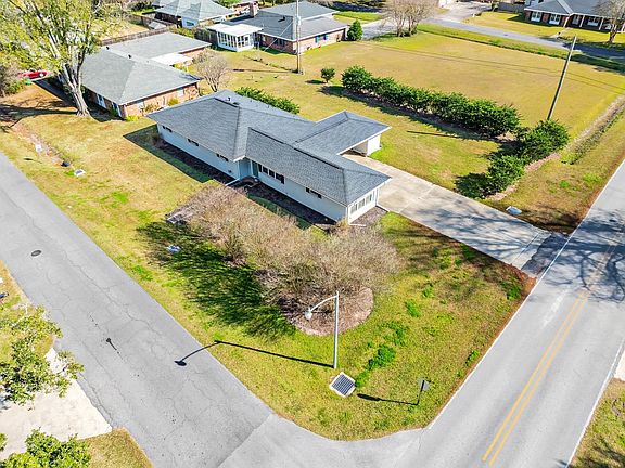 2nd image of 707 Edgewood Dr