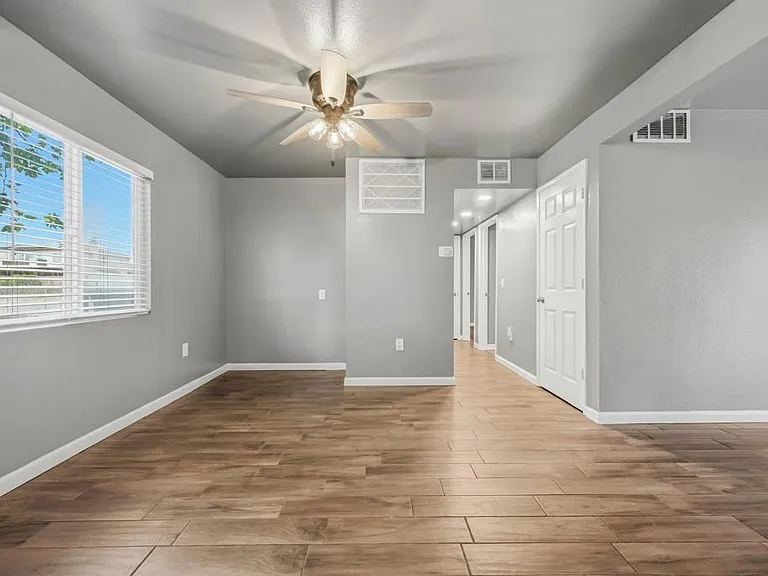 2536 White Oak Pl #5 — Photo 14
