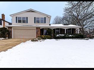 1500 Apache Dr, Naperville, IL 60563