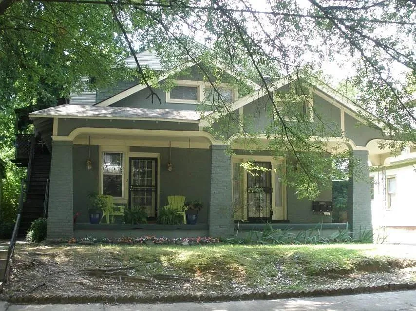 3 bed, 1300 sqft, $1,350 — Photo 1