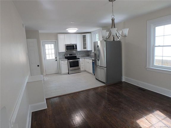 3rd image of 3608 Montrose Ave