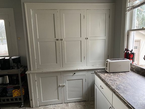 3rd image of 87 E 15th St