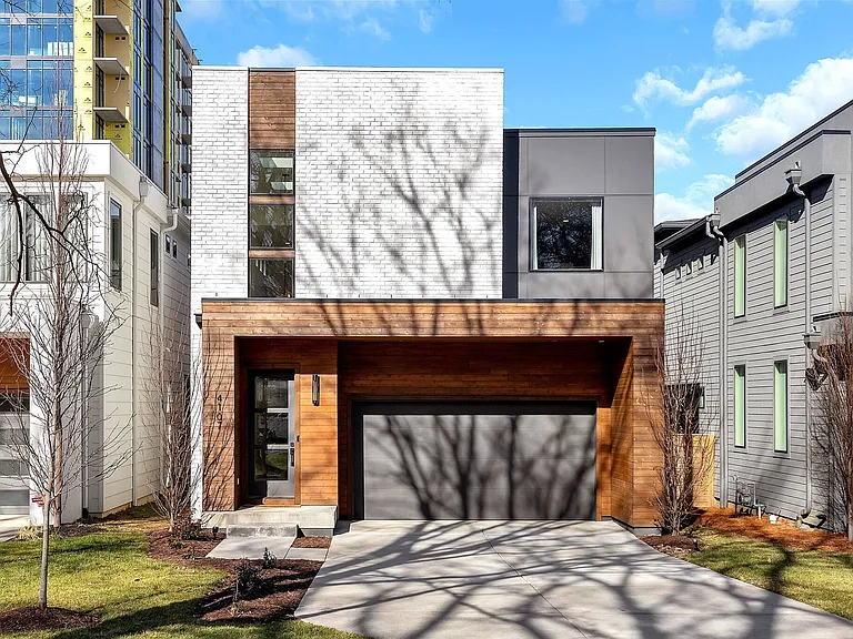 4107 Kimbark Dr — Photo 1