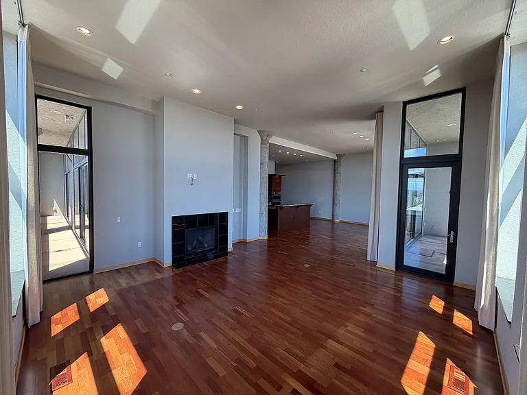 320 E Buffalo St #803 — Photo 8