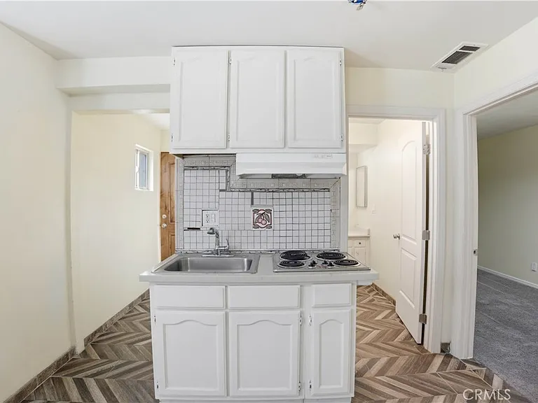 1581 W Chanticleer Rd #B — Photo 5