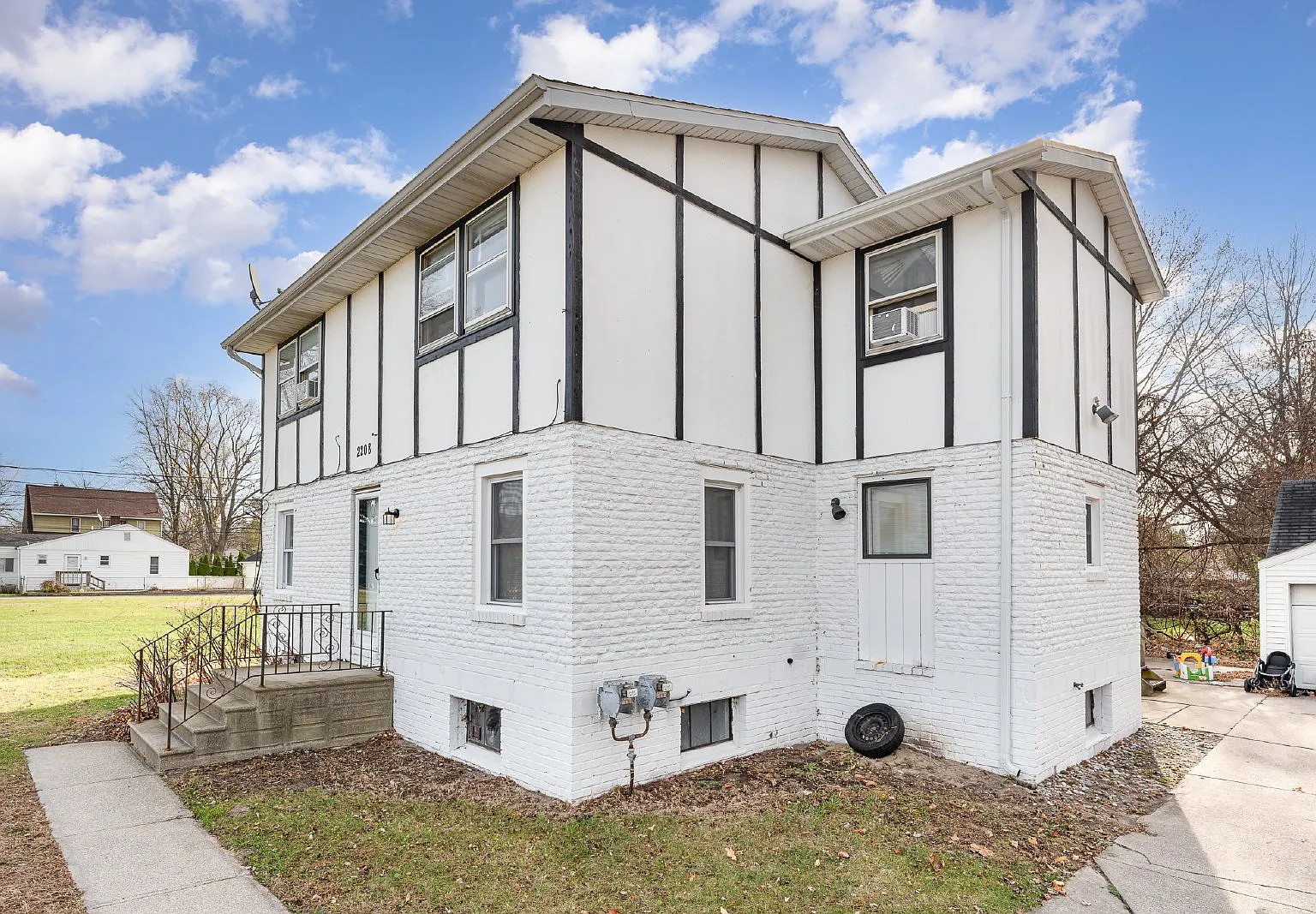 2 bed, 1.0 bath, 841 sqft, $1,100 — Photo 2