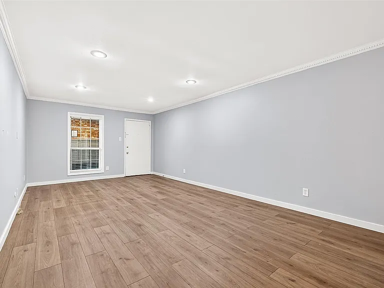 359 N Post Oak Ln #127 — Photo 7