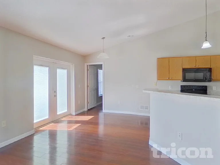 970 Cambridge Ct — Photo 5