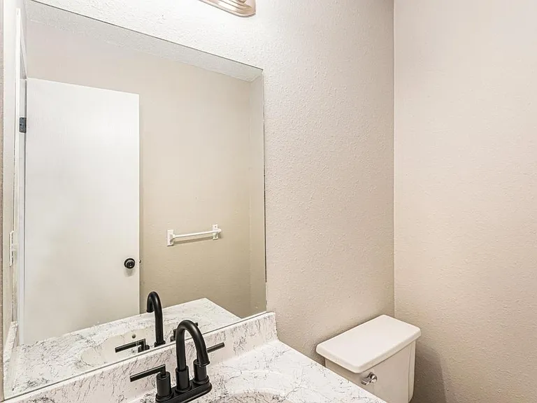 810 SW Pinebrook Village Dr — Photo 18