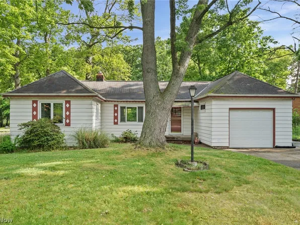 4714 W Ridgewood Dr, Parma, OH 44134