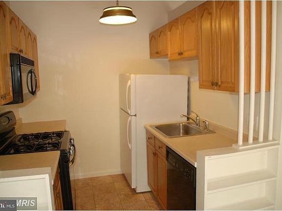 4th image of 4969 Americana Dr #G