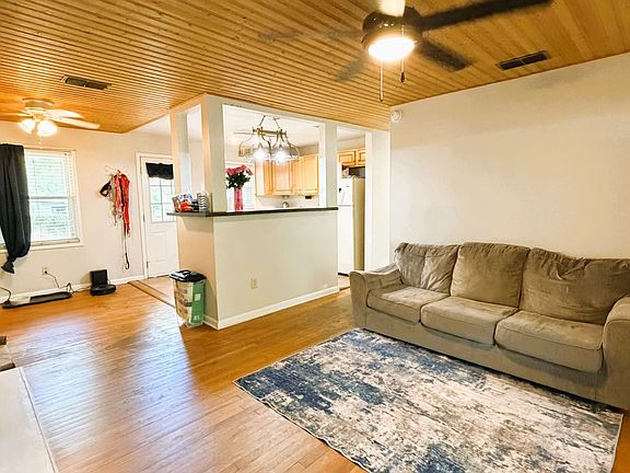 3rd image of 1626 Mayhew St