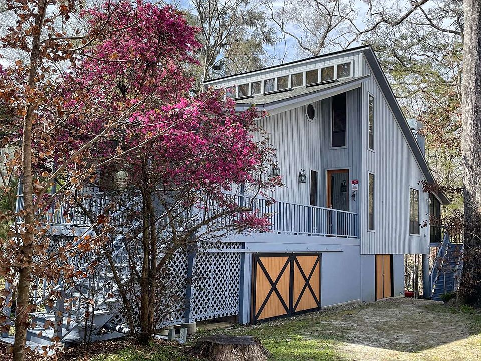 1st image of 1376 SW Riverside Ave