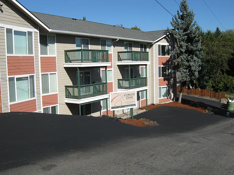 1203 Cowlitz Way #3 — Photo 2