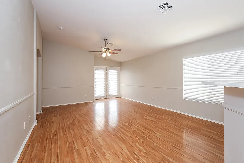 4 bed, 2.0 bath, 1606 sqft, $2,305 — Photo 3