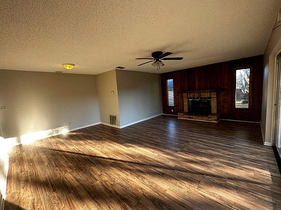3rd image of 1463 S Montgomery St #1463