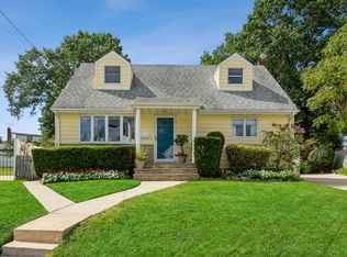 1253 Bernard St, Valley Stream, NY 11580